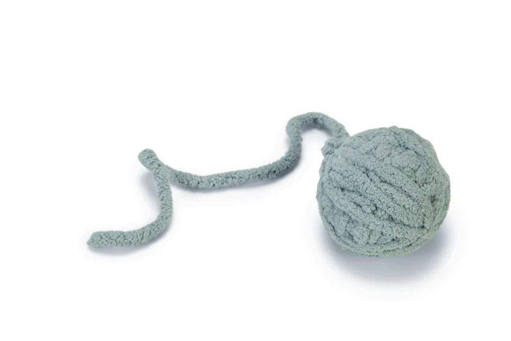 Beeztees Bal Isar - Kattenspeeltje - Grijs - 6.5 cm